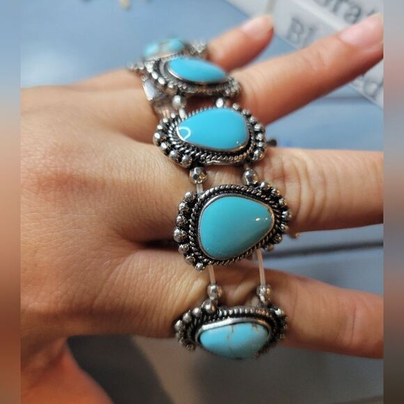 Stretchy faux turqouise fashion bracelet - Picture 8 of 11